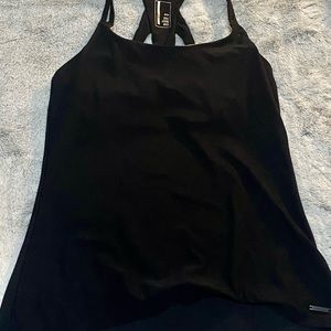 Mondetta M black tank built in bra
